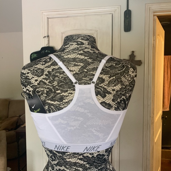 🌺CLOSET CLOSING EVERYTHING MUST GO $20 OFF RETAIL $44🌺NIKE INDY BRA MED & LRG - Picture 2 of 5